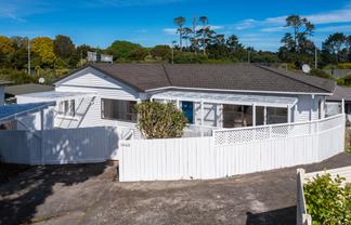 1042 Great North Road, Point Chevalier