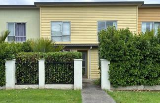 33/11 Ray Small Drive, Papakura
