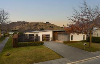 9 Haddows Place, Lake Hayes Estate