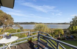 10 Bay Street, Matua