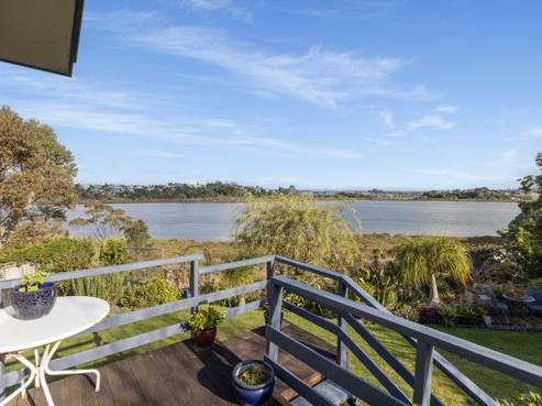 10 Bay Street, Matua