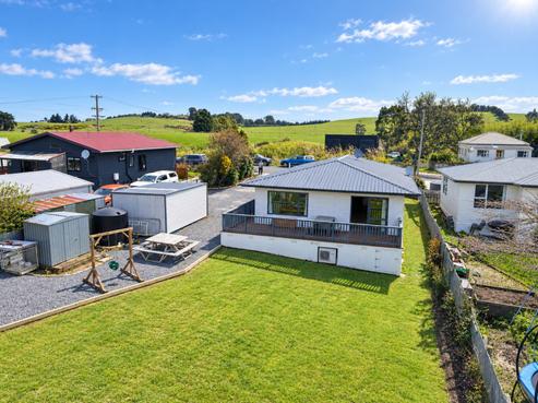8 Macandrew Street, Owaka