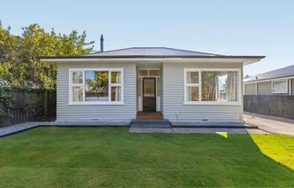 21 Defoe Place, Waltham