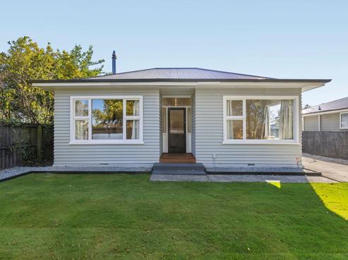 21 Defoe Place, Waltham
