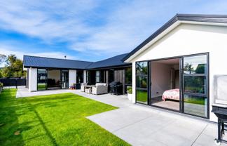 8 Tuwhare Lane, Mosgiel