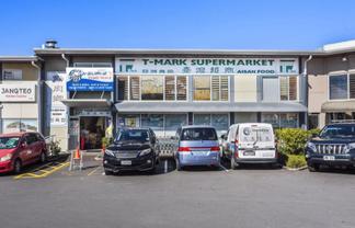 HIGH-STUD RETAIL/HOSPITALITY PREMISES IN WAIRA...
