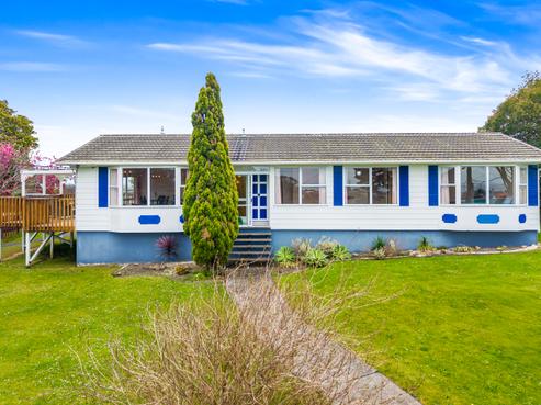 2 Pokapu Street, Titirangi