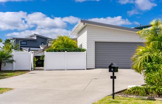 8 Puroto Place, One Tree Point