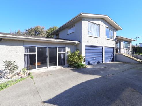 247 Pomona Street, Strathern