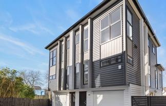 8/16 Woodford Avenue, Henderson