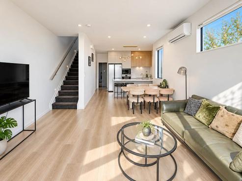 2 Papa Takaro Lane, Flat Bush