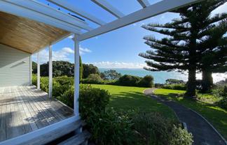 48 Pacific Parade, Army Bay