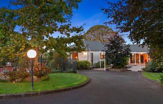438 Pinnacle Hill Road, Bombay