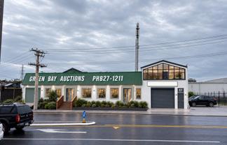 High-profile warehouse, office and showroom