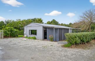 1/669 Wainui Road, Wainui