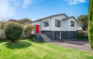 33 Ocean Road, Paraparaumu Beach