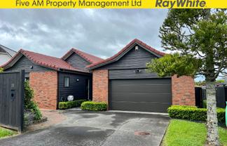 11 St Simon Pl, Botany Downs