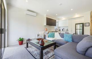 4/2 Warrant Officer Lane, Hobsonville