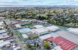 6,592m² Industrial warehousing + Extensive yard