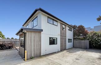 2/14 Ballantyne Av, Ilam