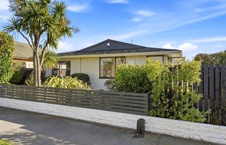 1/126 Lake Terrace Road, Burwood