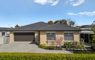 14 Hatton Road, Orewa