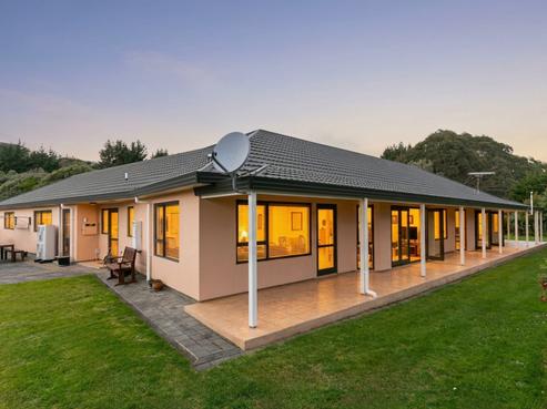 57 Bing Lucas Drive, Tawa