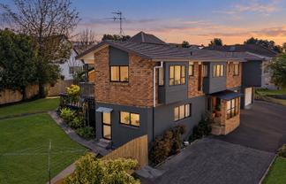 9 Cambric Place, Botany Downs