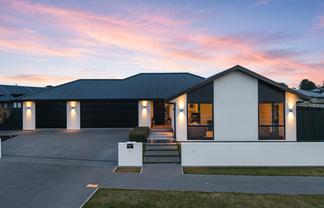 56 Carnaveron Drive, Lincoln