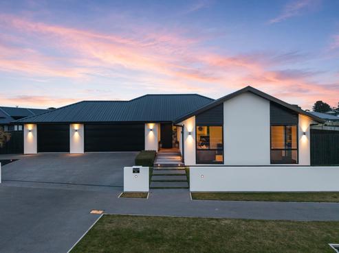56 Carnaveron Drive, Lincoln