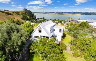 38 Oxford Street, Whakapirau