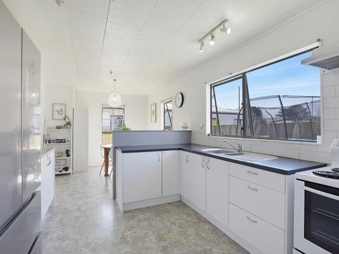 94 Omapere Street, Whitby