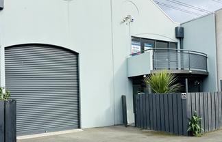 Riccarton Live Work Unit - New Bathrooms & Kitchen