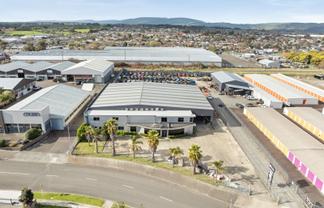 High stud, modern industrial warehouse - vacant
