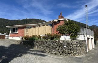 72 Auckland Street, Picton