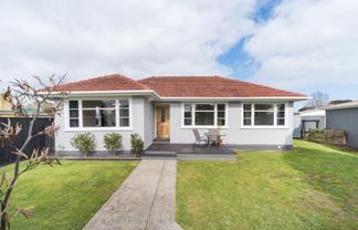 6 Waterford Place, Westbrook