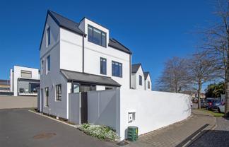  2 Oakford Close, Riccarton