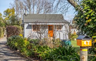 47 Charles Street, Carterton