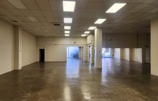 Double access showroom