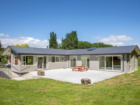 5892 Ettrick-raes Junction Road, Ettrick