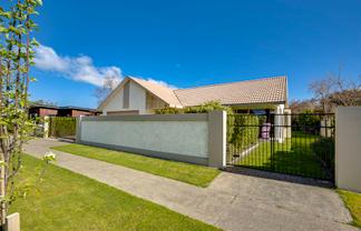 112 Avenue Road, GREENMEADOWS