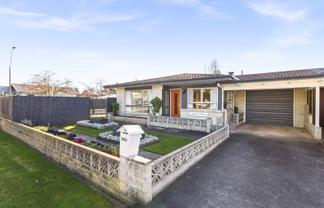 300 Willowpark Road North, Hastings