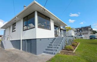 7 Cobham Crescent, Kelston