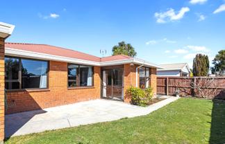 2/281 Sawyers Arms Road, Bishopdale