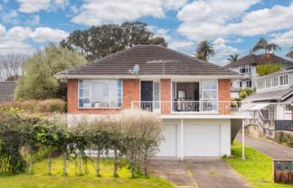 2A Douglas Avenue, Mount Albert