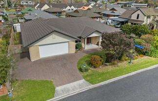 10 Pembroke Drive, Bethlehem