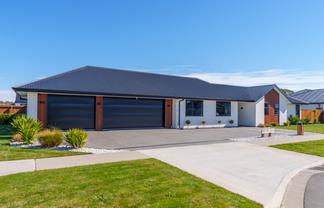 30 McQuillan Avenue, Woodend