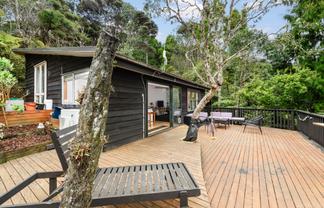 107 Lone Kauri Road, Karekare