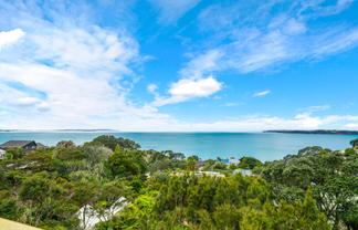 254 Whangaparoa Road, Red Beach