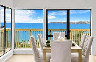 254 Whangaparoa Road, Red Beach